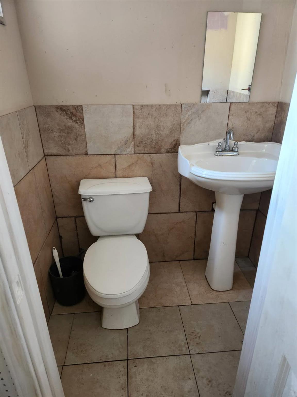 501 W 2nd St Property Photo 9