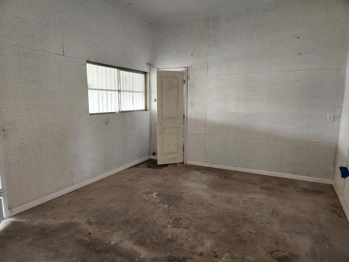 501 W 2nd St Property Photo 10