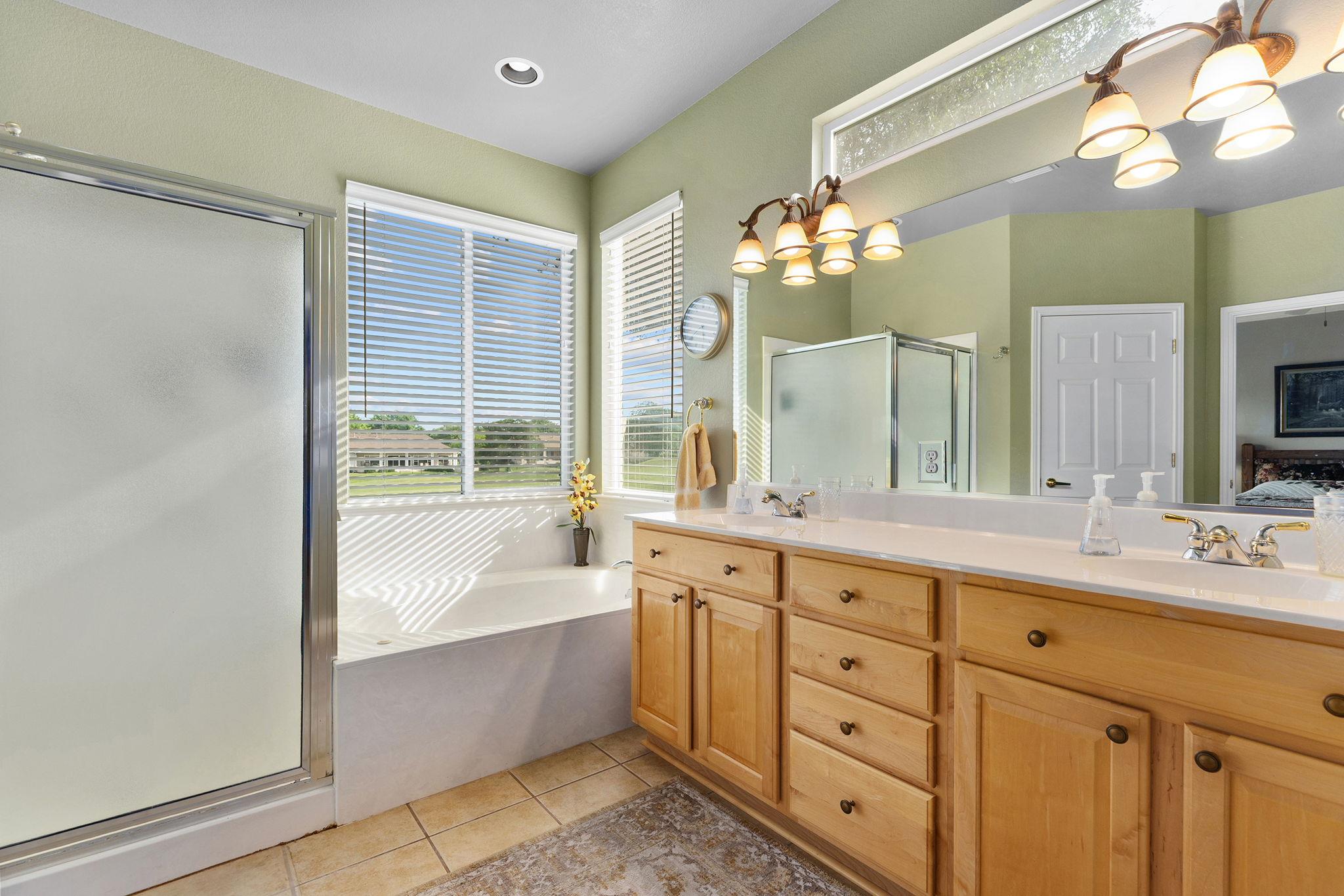 108 Chuckwagon Trl Property Photo 7