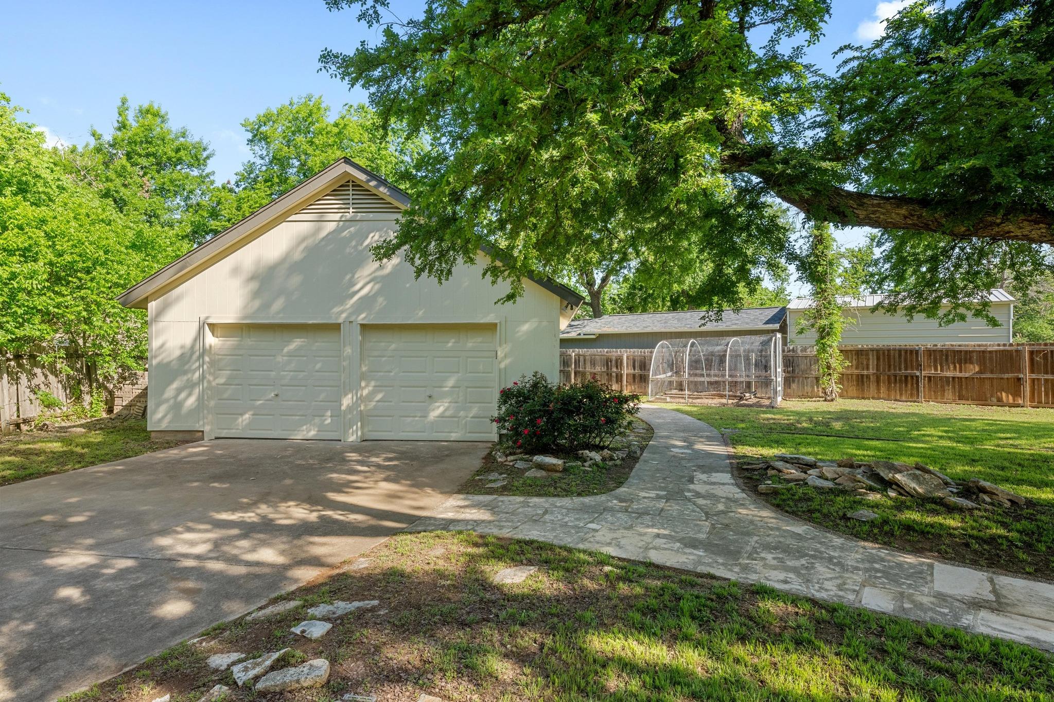 2412 W Messick Loop Property Photo 3