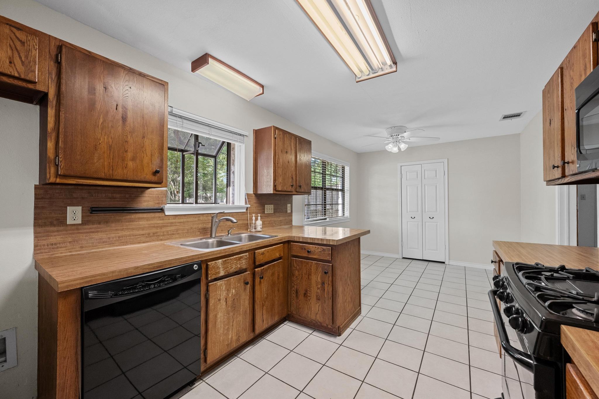 2412 W Messick Loop Property Photo 11