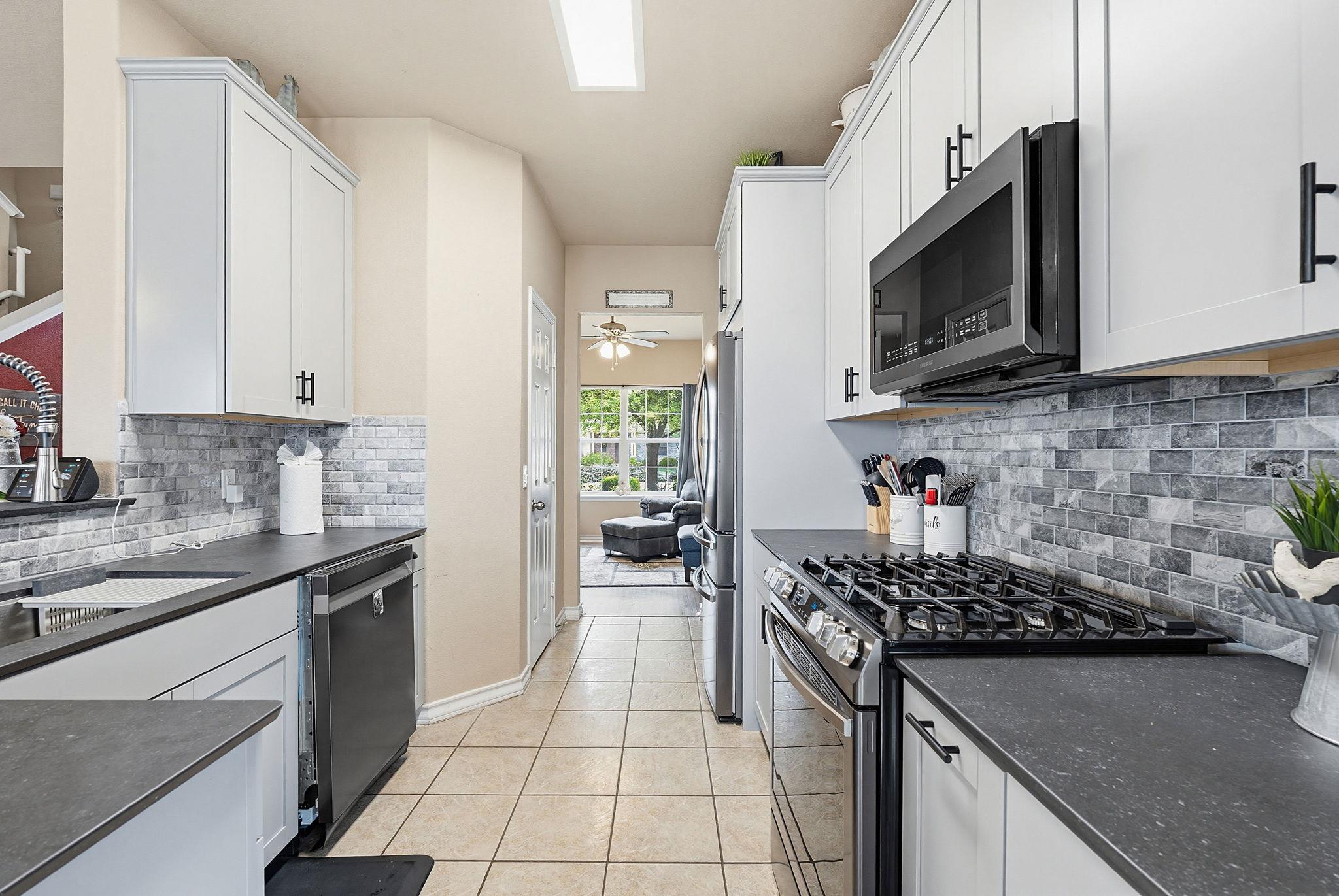 2817 Beach Plum Cv Property Photo 2