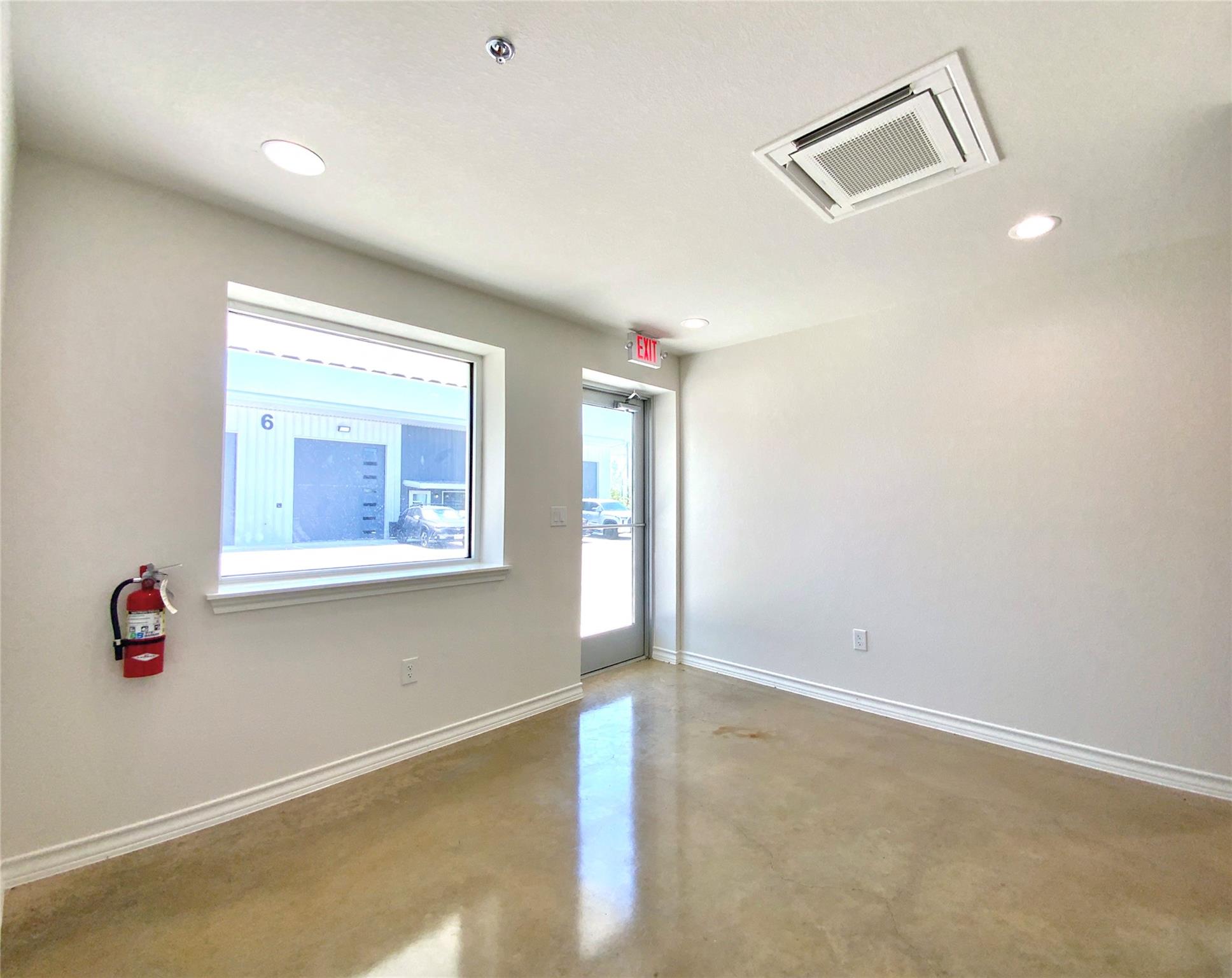 1304 Leander Dr #220 Property Photo 4