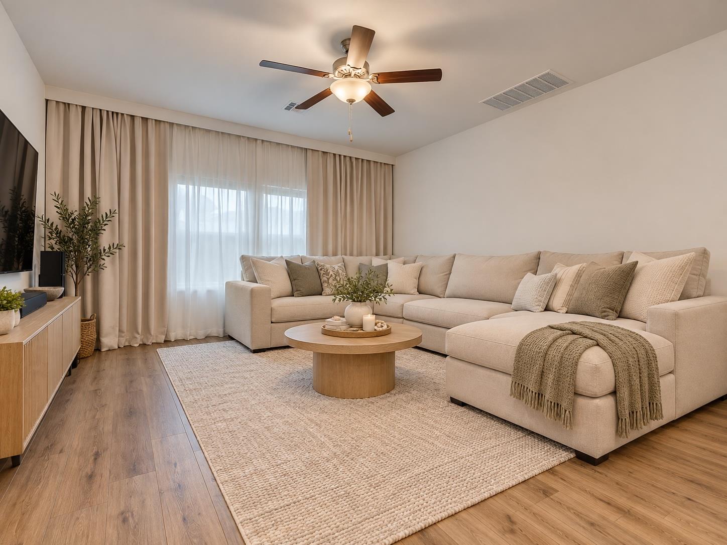 1208 Sweetspire St Property Photo 2