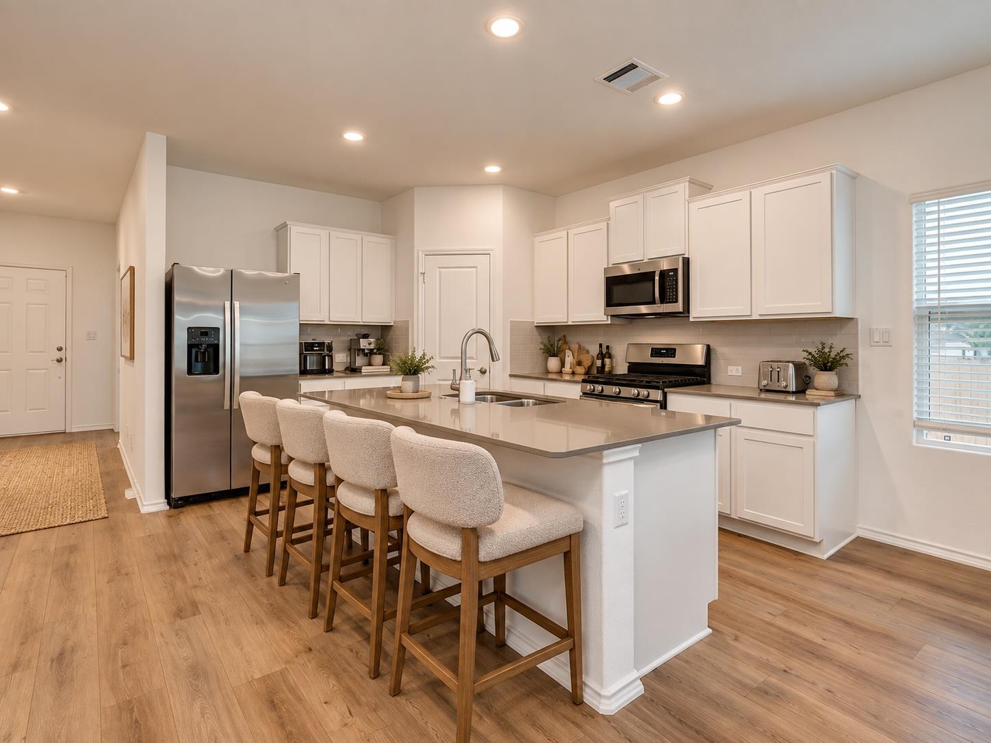 1208 Sweetspire St Property Photo 6