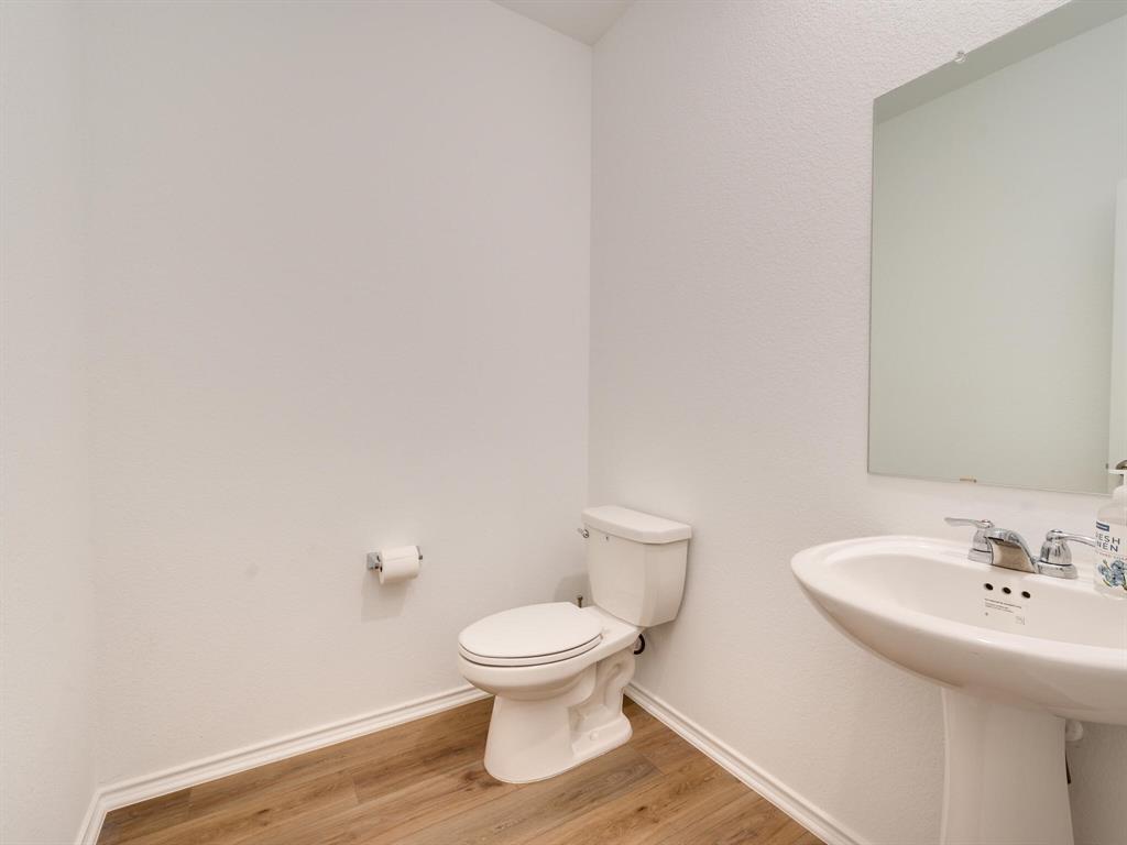 1208 Sweetspire St Property Photo 7