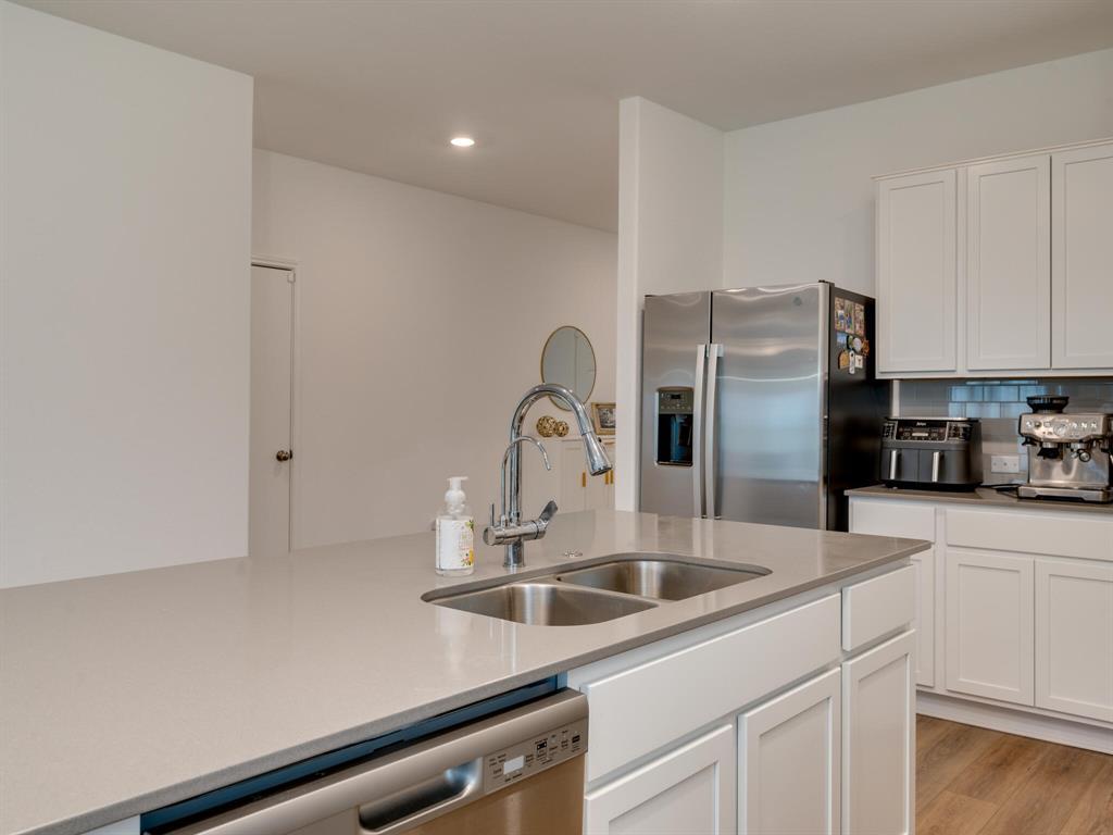 1208 Sweetspire St Property Photo 8