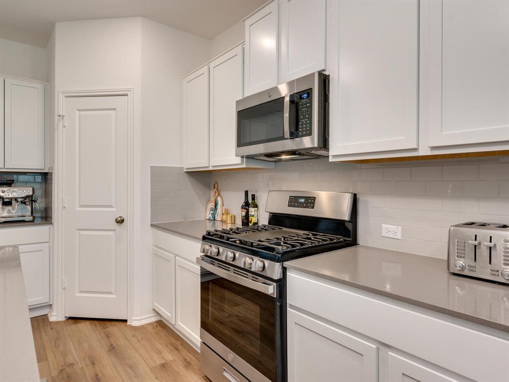 1208 Sweetspire St Property Photo 9