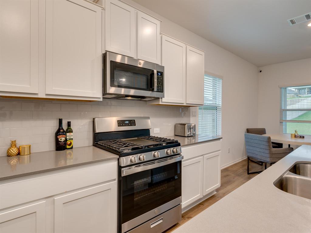 1208 Sweetspire St Property Photo 10
