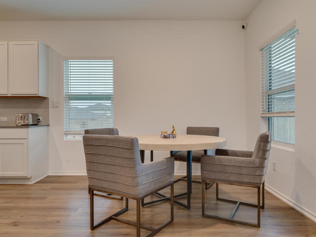1208 Sweetspire St Property Photo 11
