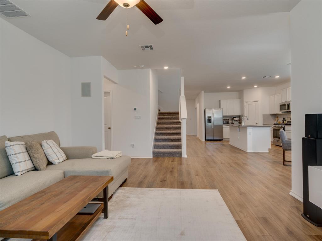 1208 Sweetspire St Property Photo 14