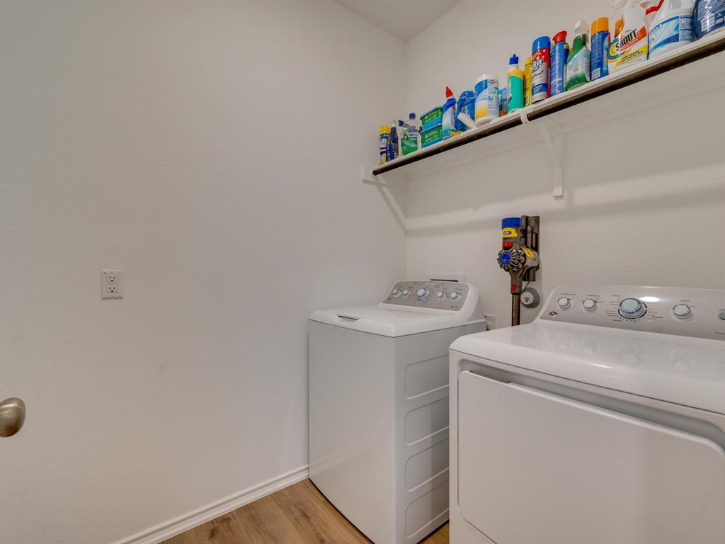 1208 Sweetspire St Property Photo 15