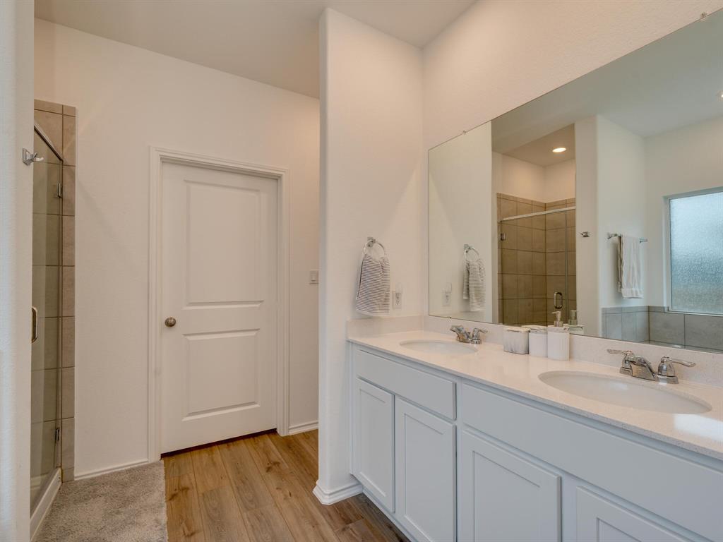 1208 Sweetspire St Property Photo 16