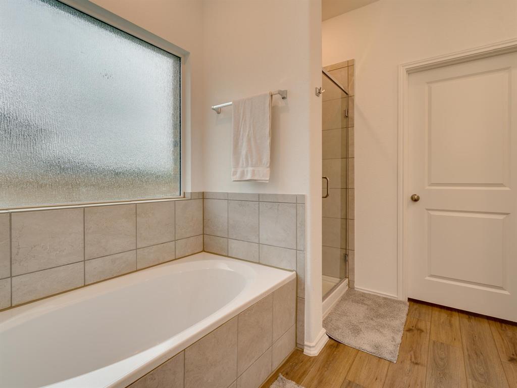 1208 Sweetspire St Property Photo 17