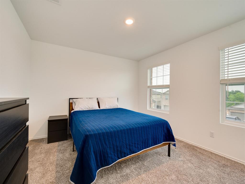 1208 Sweetspire St Property Photo 25