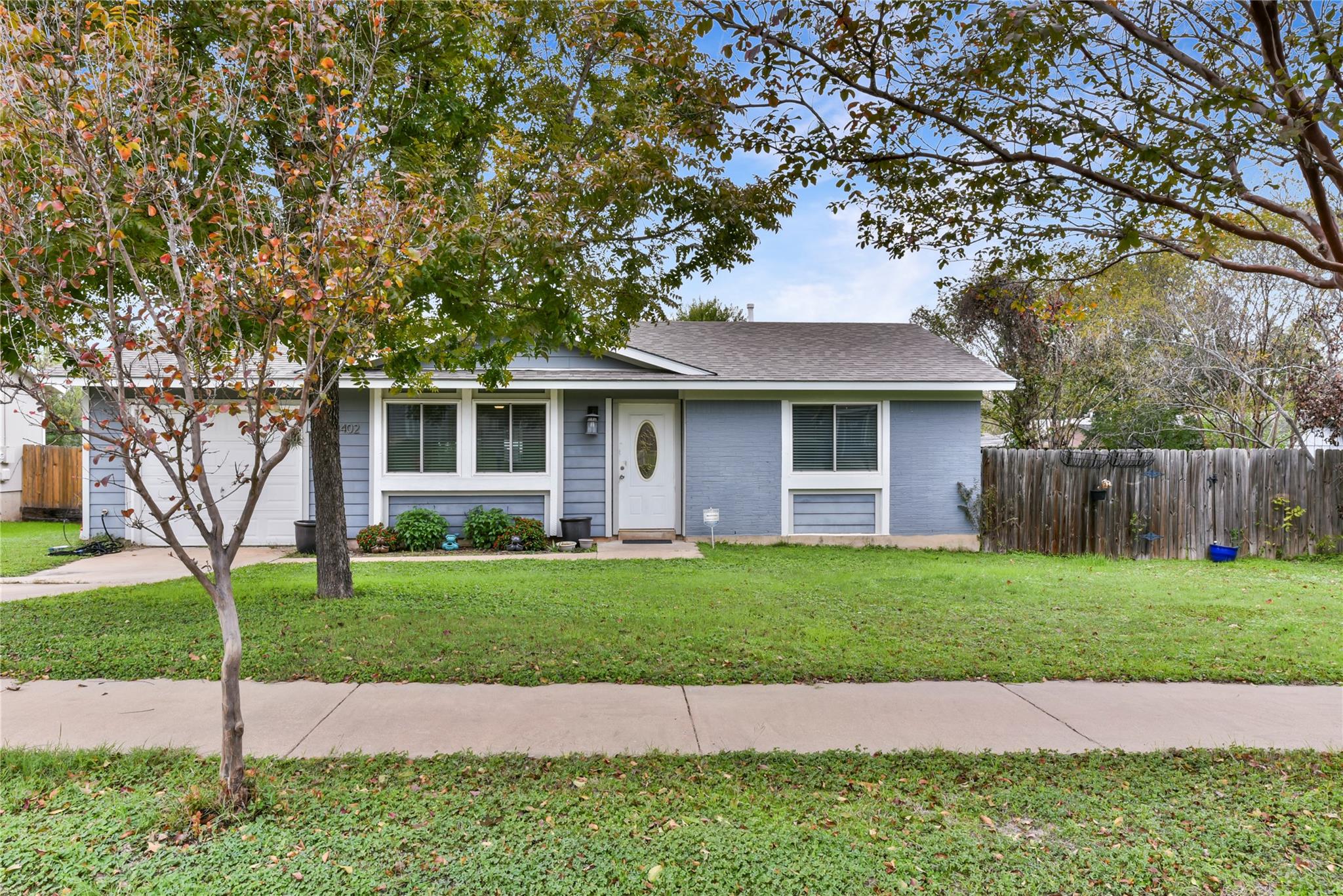 8402 Romney Rd Property Photo