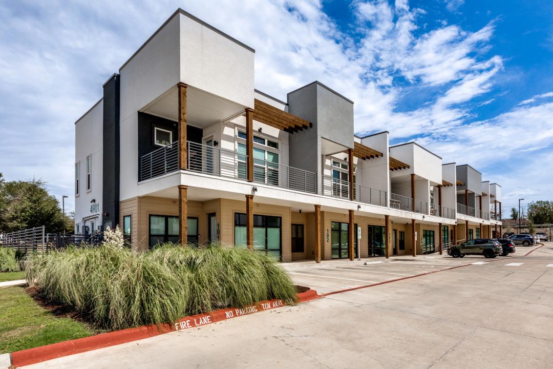 4901 Springdale Rd #106 Property Photo 3