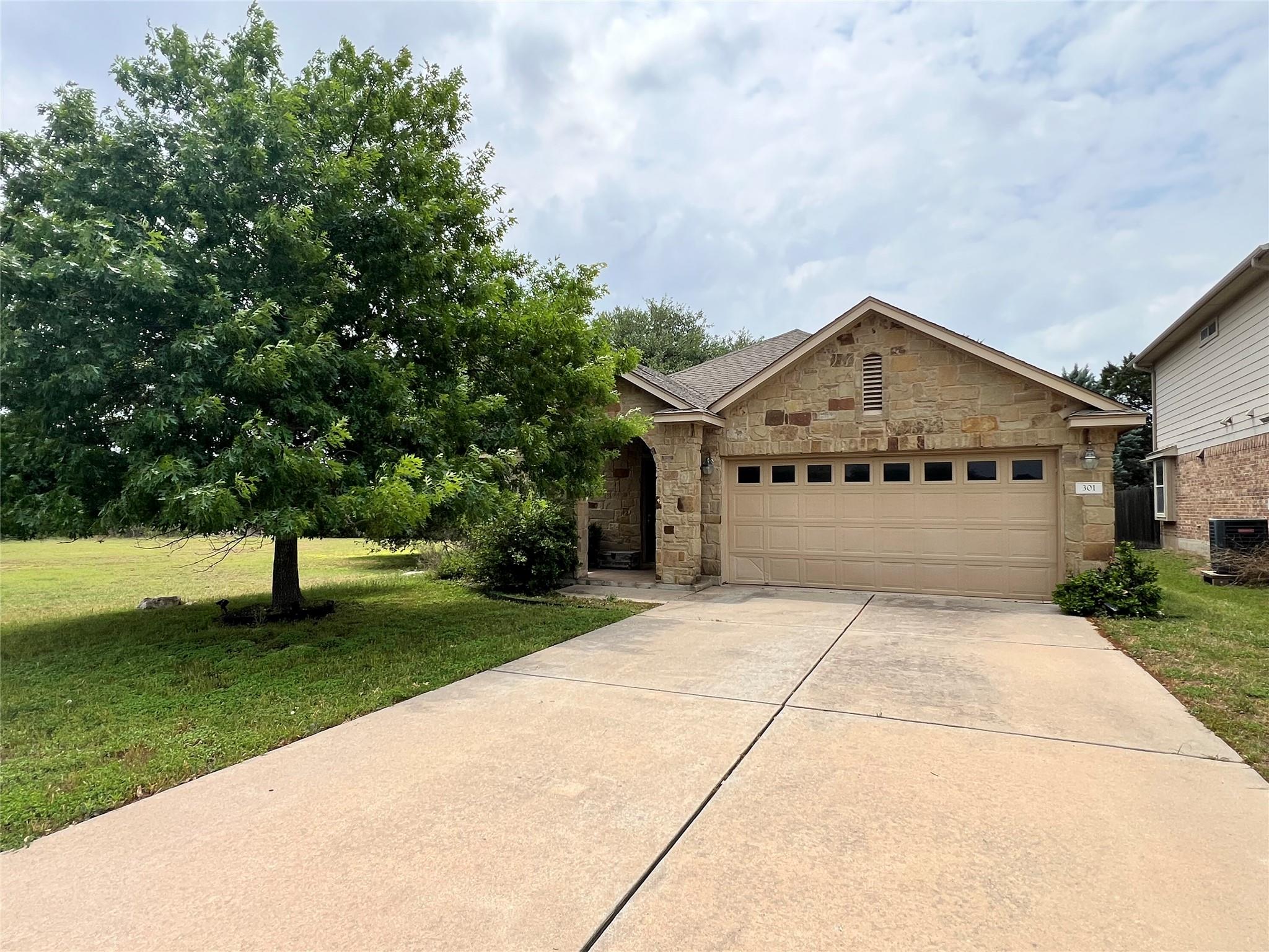 301 Riverine Way Property Photo