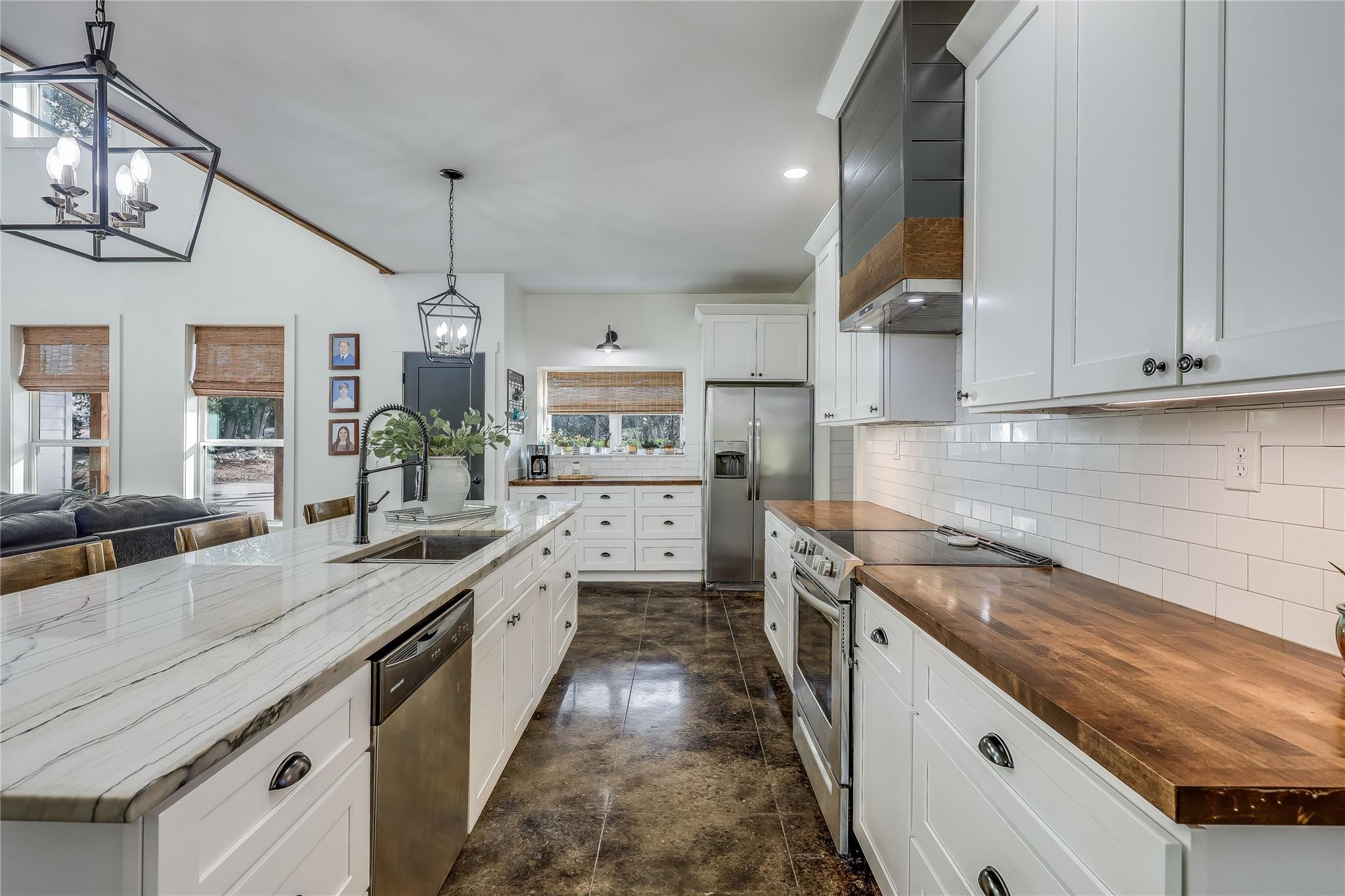 Lago Vista Real Estate Listings Main Image