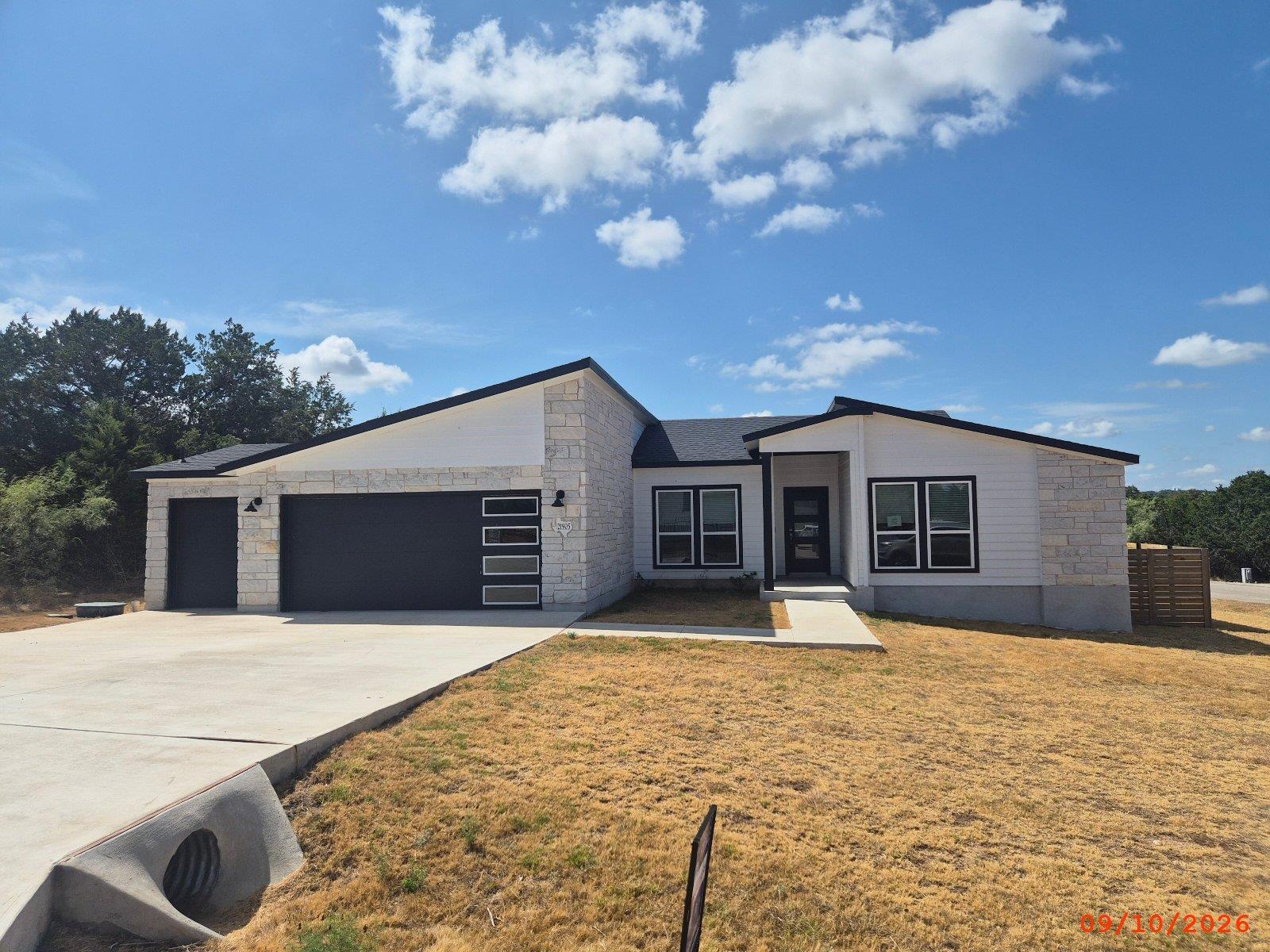 21905 Redbird Dr Property Photo