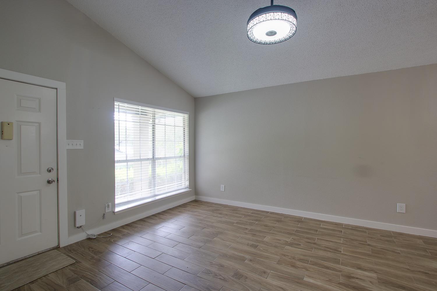 1015 E Yager Ln #125 Property Photo 10