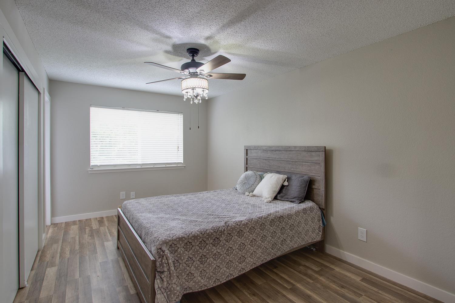 1015 E Yager Ln #125 Property Photo 12