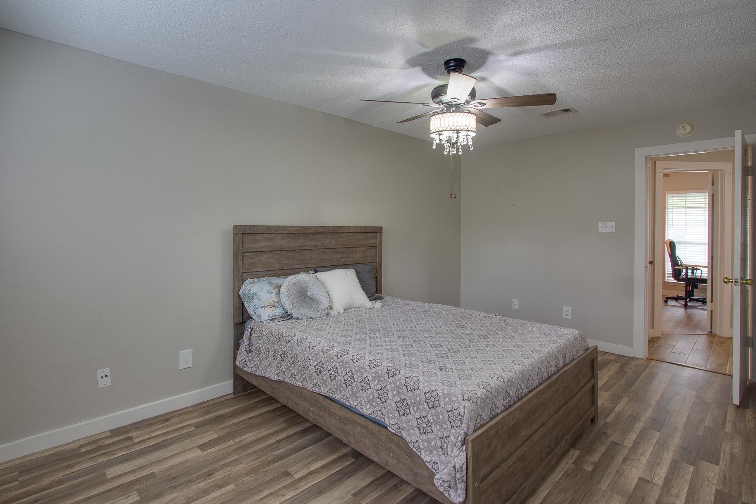 1015 E Yager Ln #125 Property Photo 13