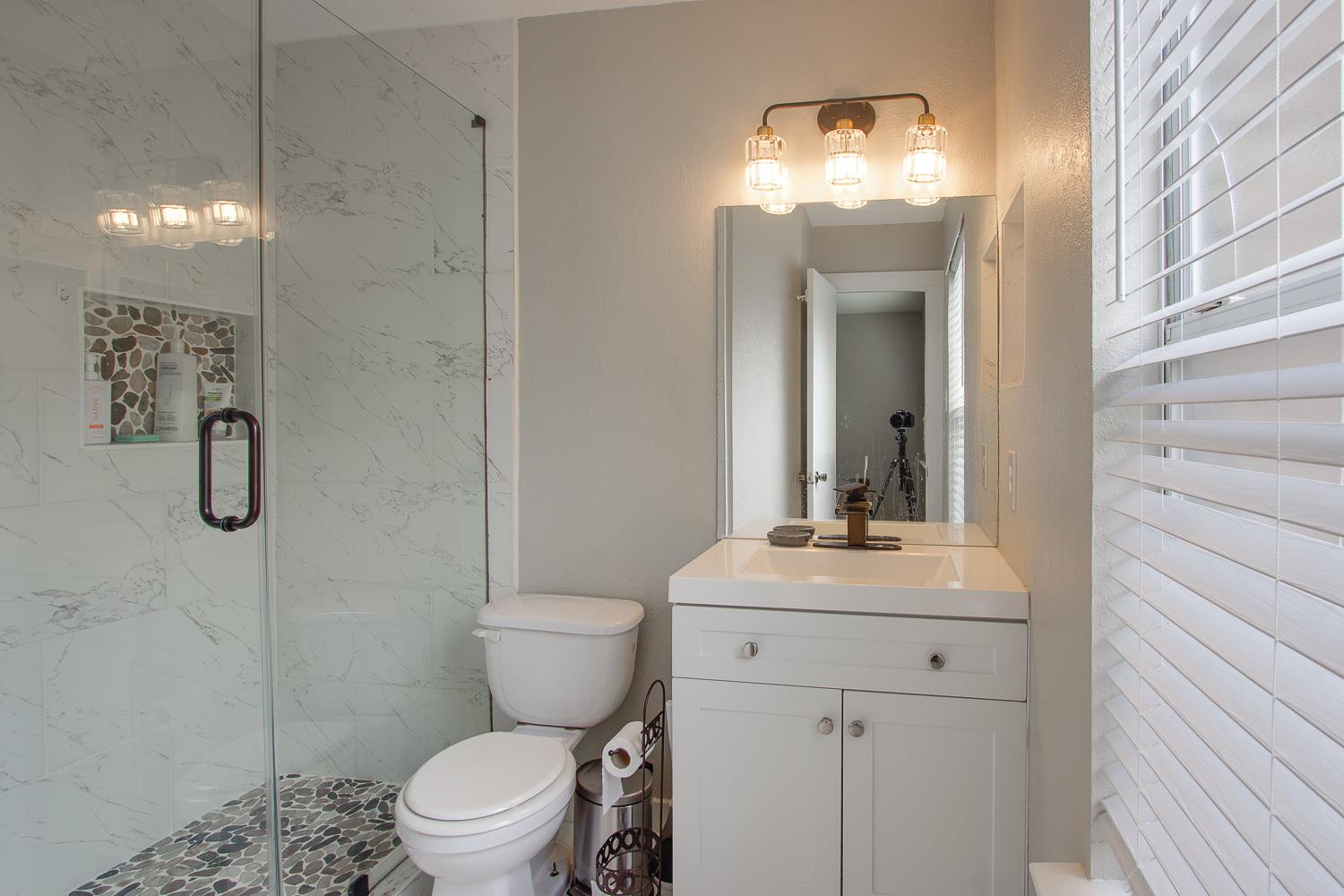 1015 E Yager Ln #125 Property Photo 15