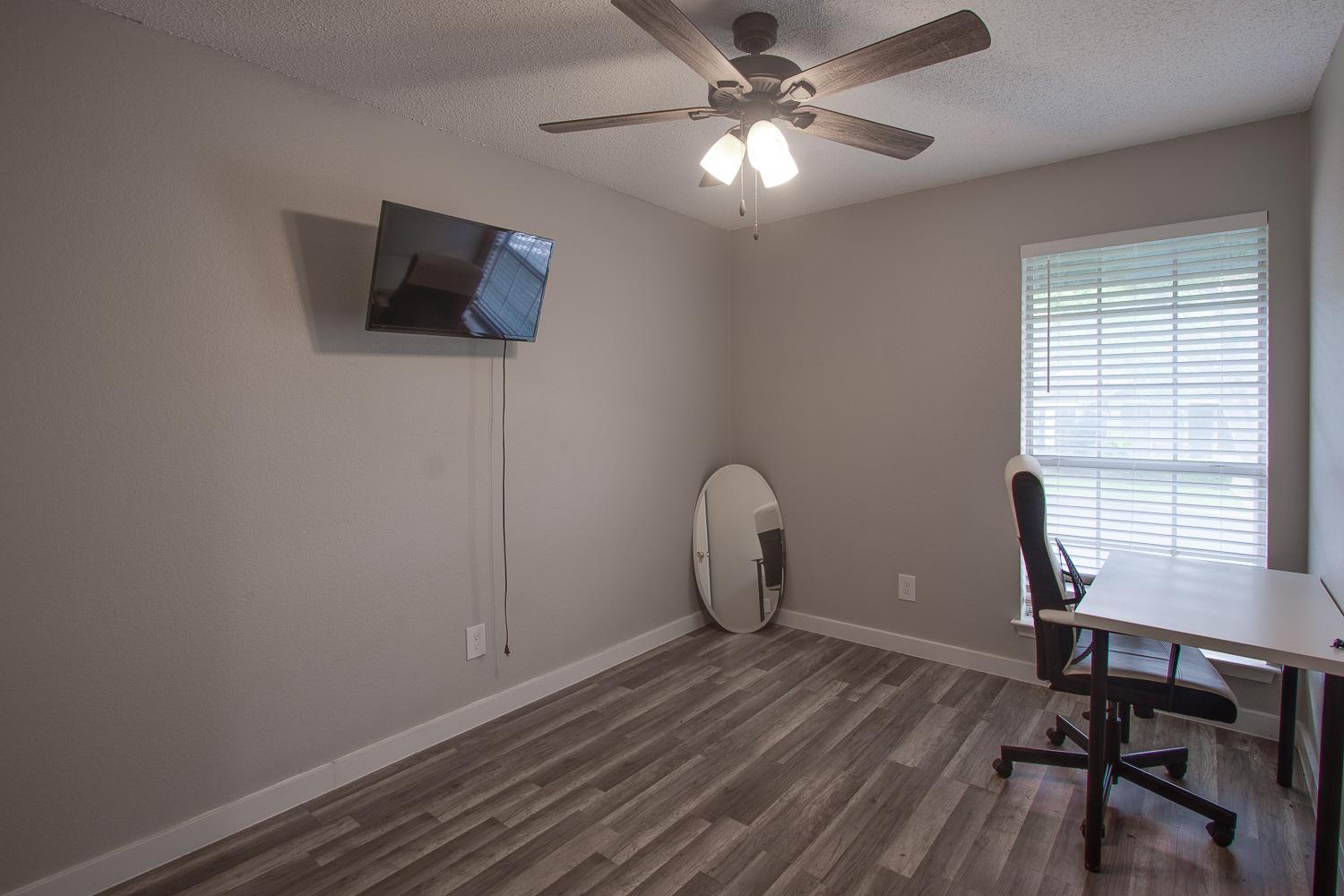 1015 E Yager Ln #125 Property Photo 16