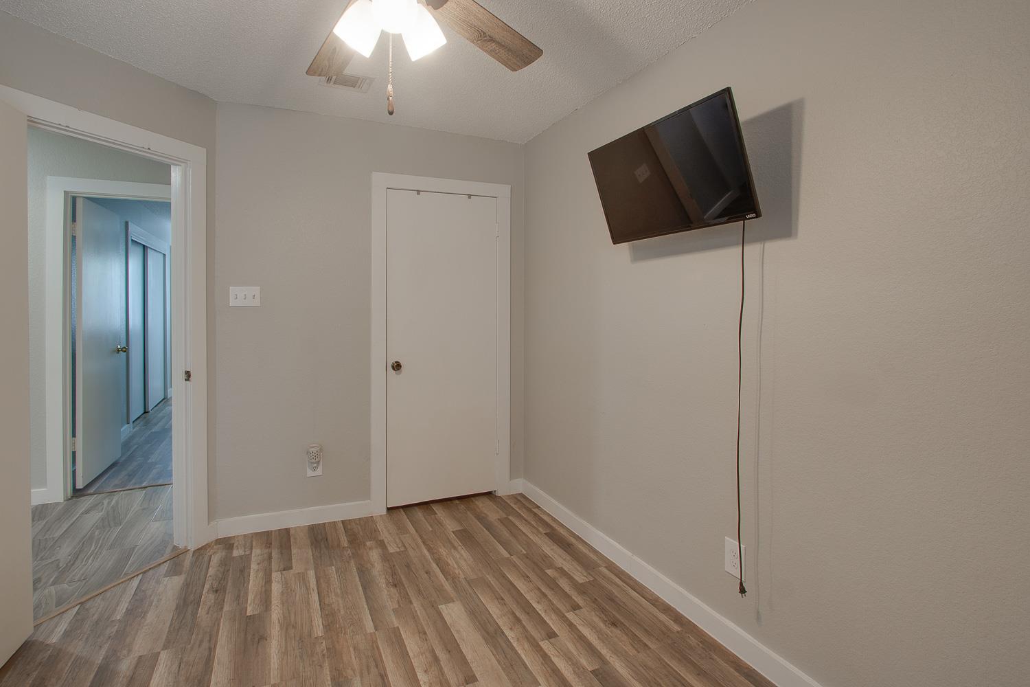 1015 E Yager Ln #125 Property Photo 17