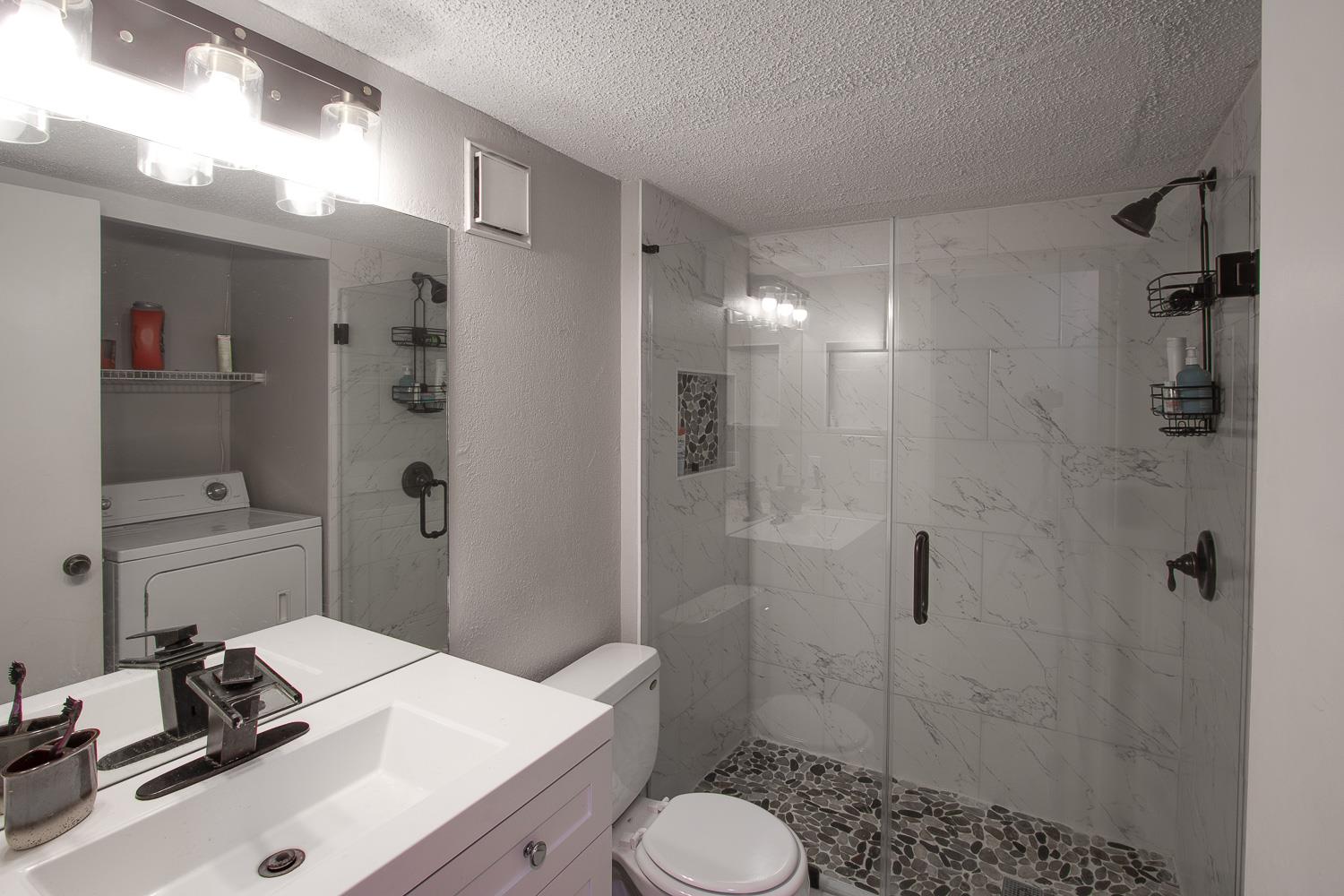 1015 E Yager Ln #125 Property Photo 20