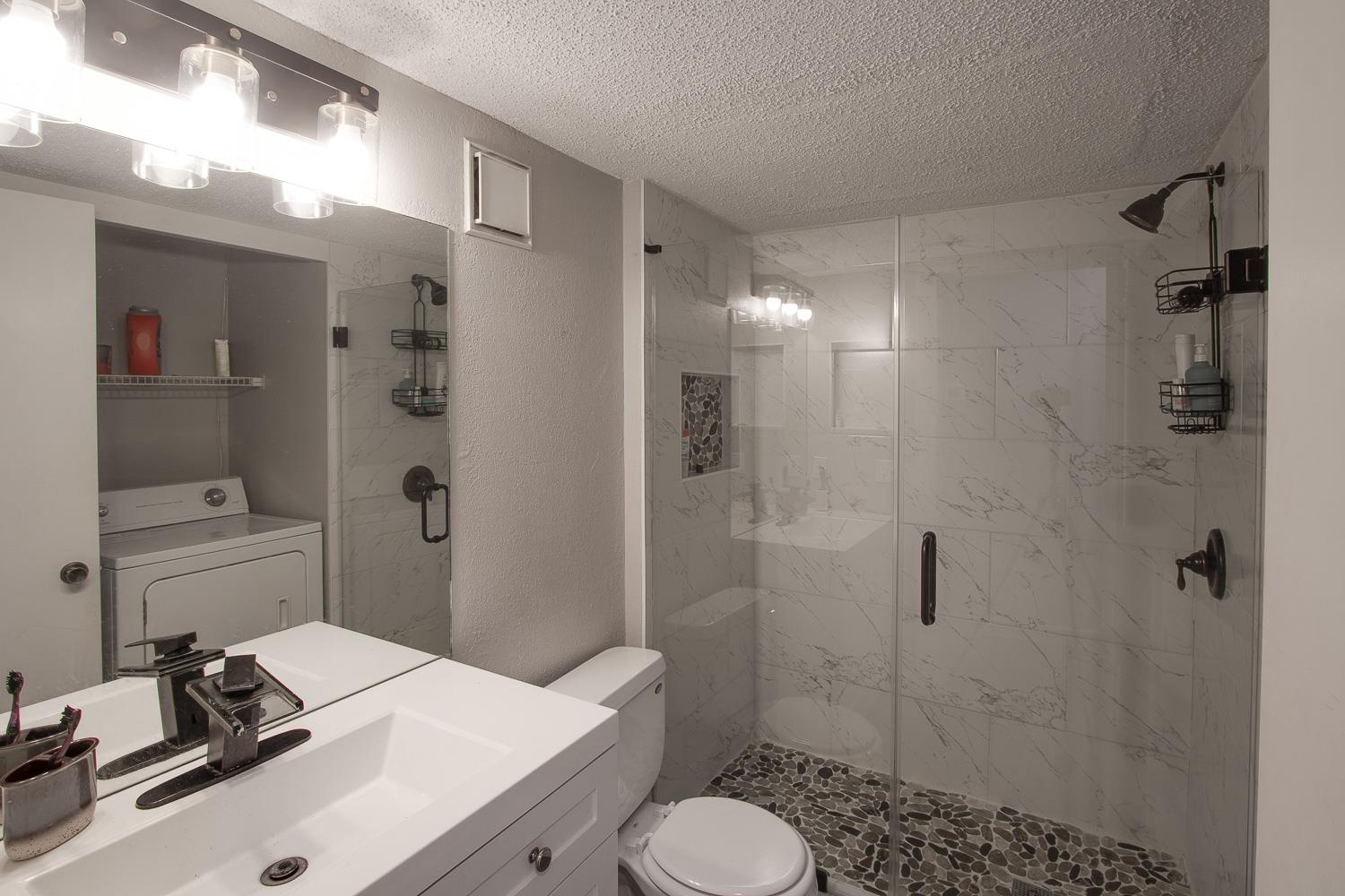 1015 E Yager Ln #125 Property Photo 21