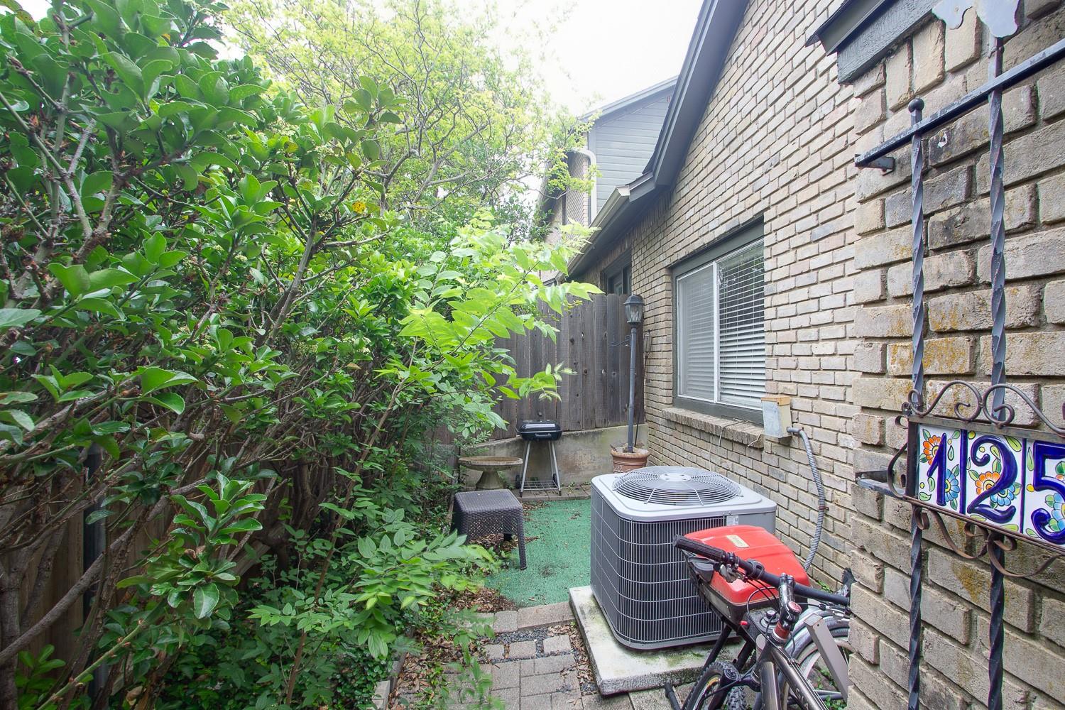 1015 E Yager Ln #125 Property Photo 25