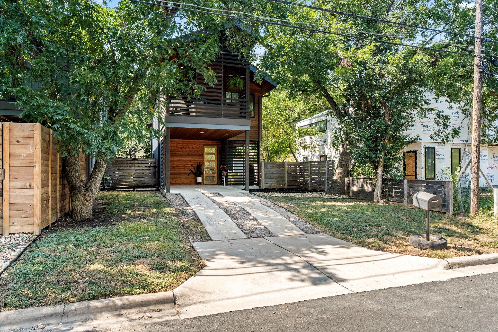 1001 Juanita St Property Photo 4