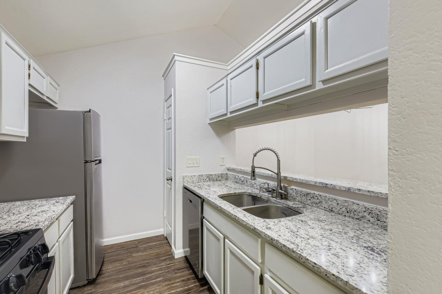 511 Greenlawn Blvd #511 Property Photo 4