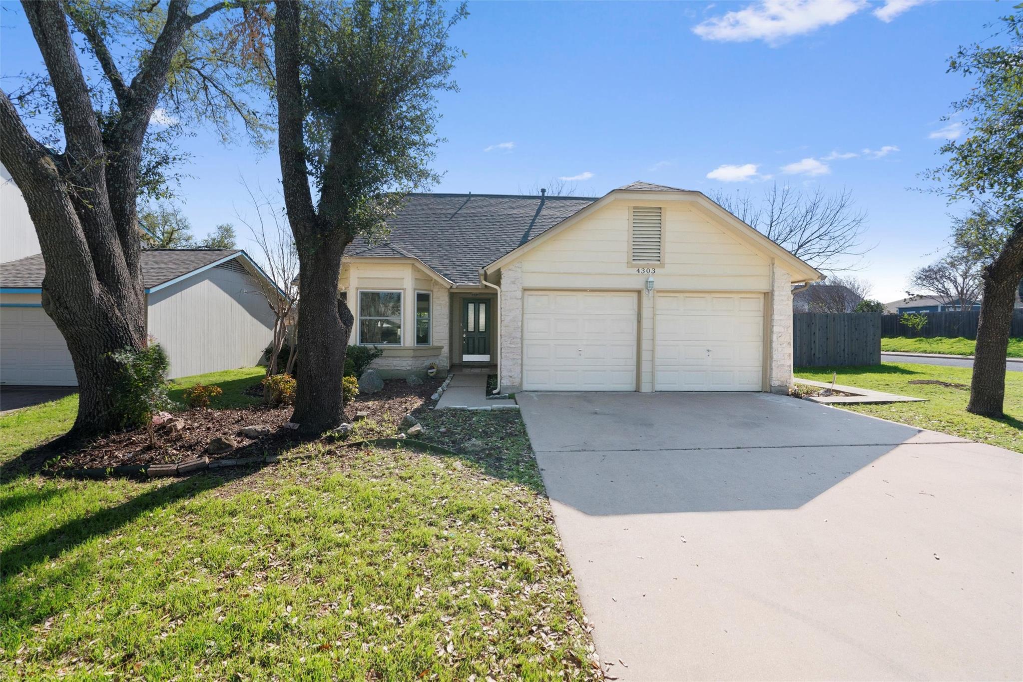 4303 STEVE SCARBROUGH Dr Property Photo 1