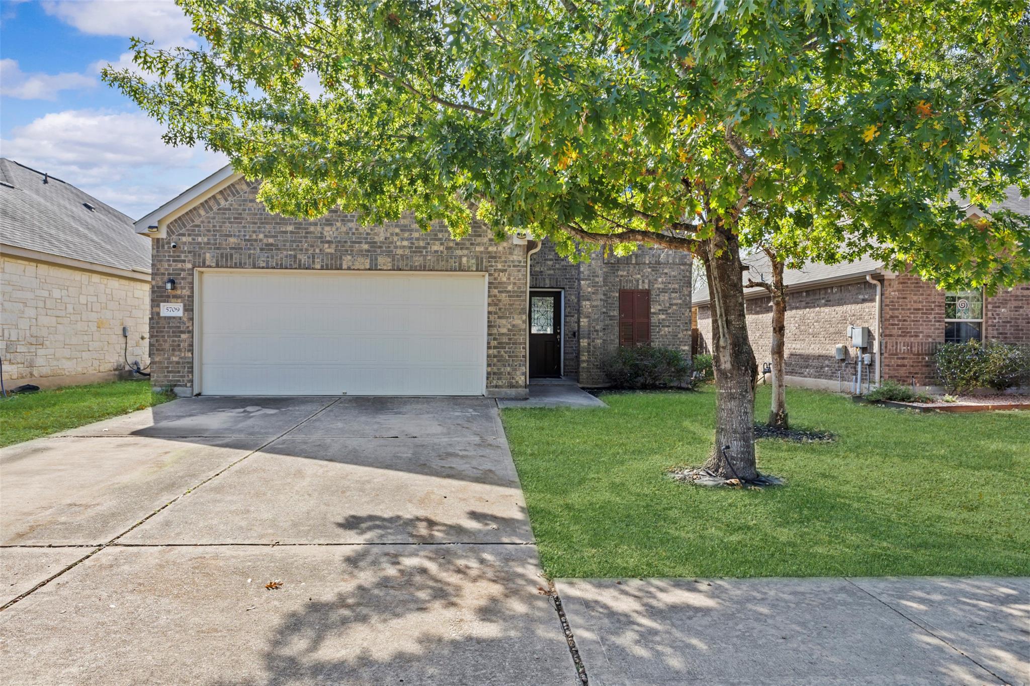 5709 Zachary Scott St Property Photo 4