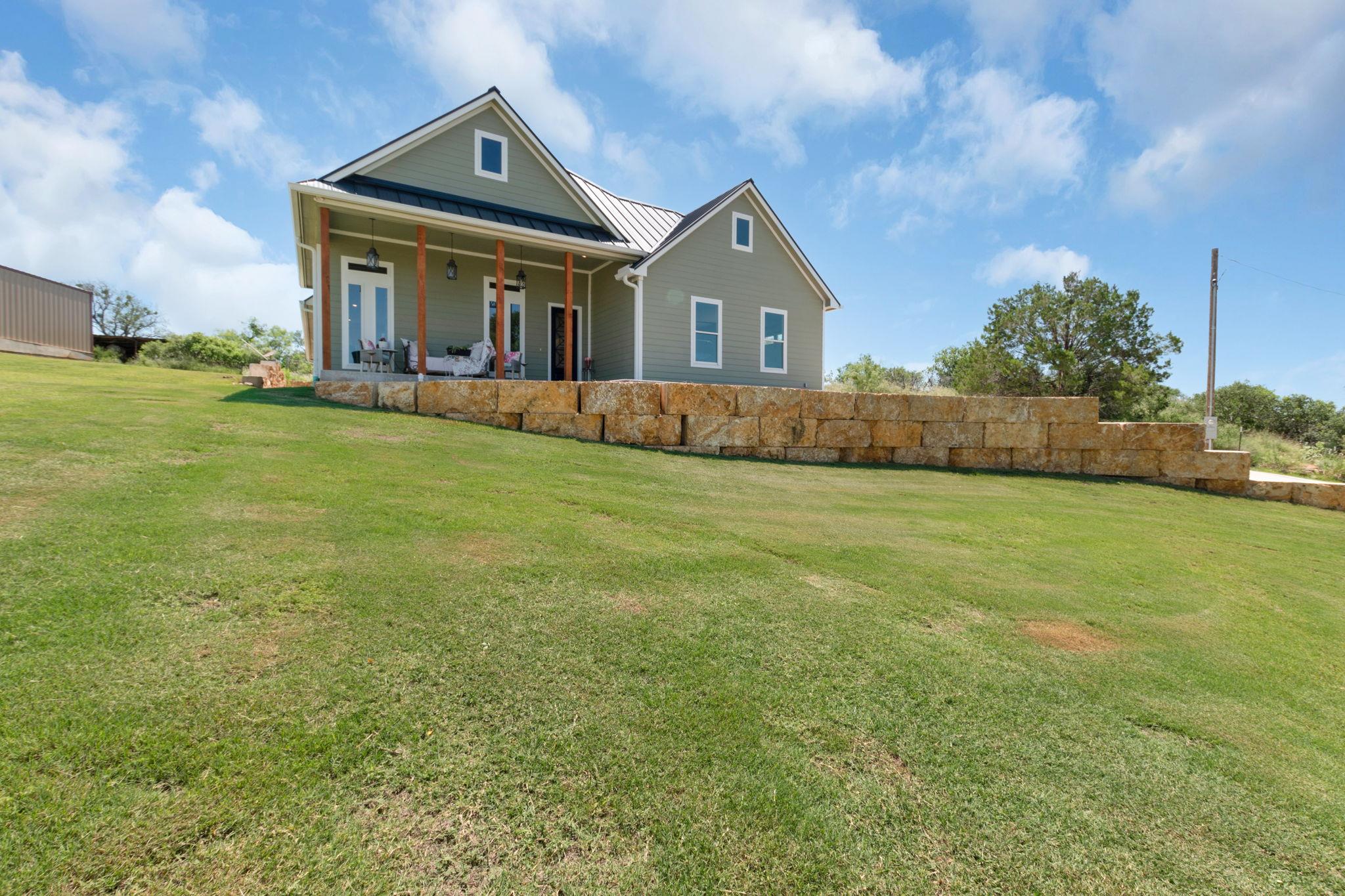 908 Sandy Mountain Dr Property Photo 2