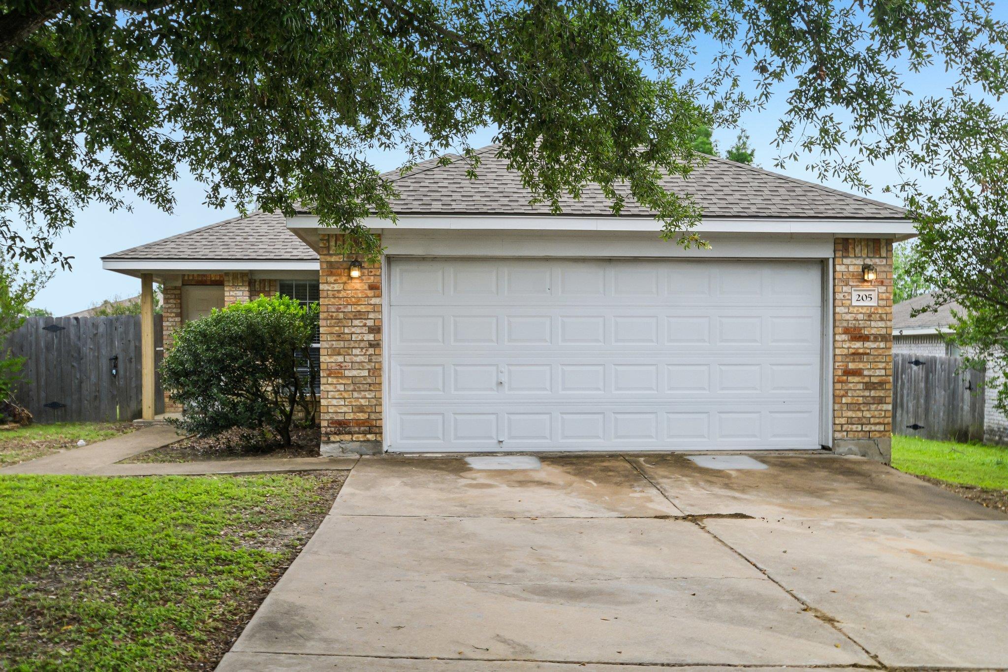 205 Cavalry Trl Property Photo 2