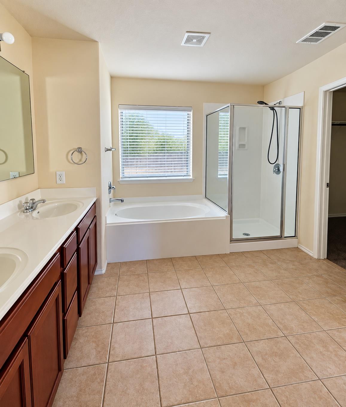 18629 Falcon Pointe Blvd Property Photo 4