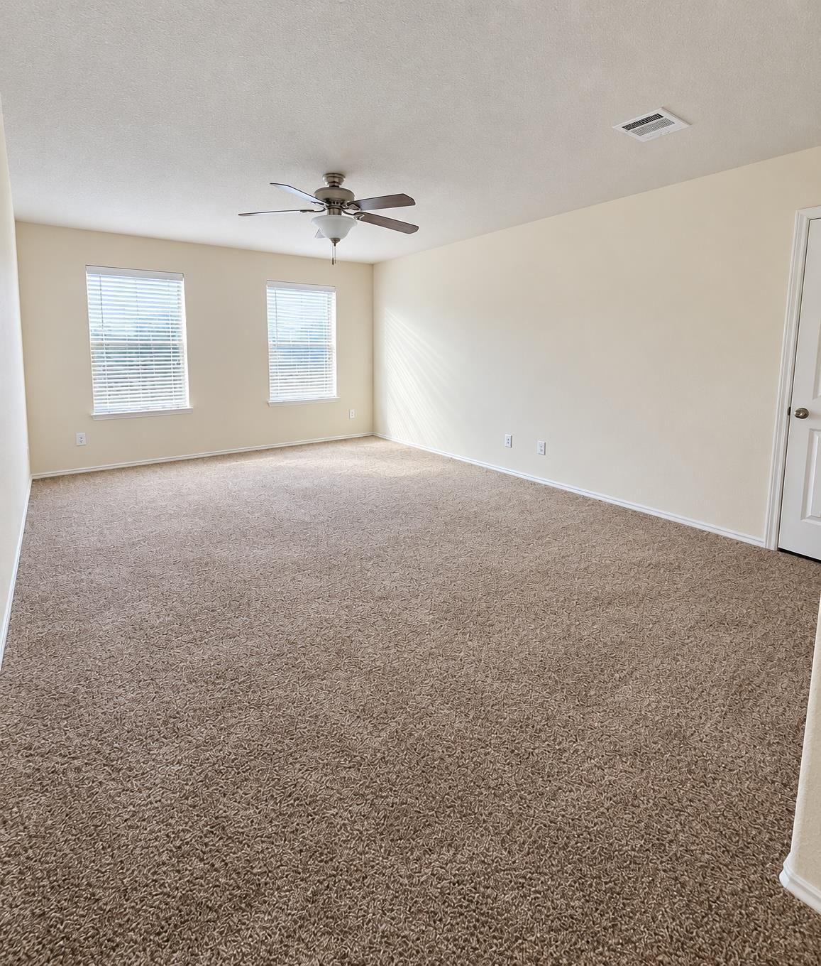 18629 Falcon Pointe Blvd Property Photo 6