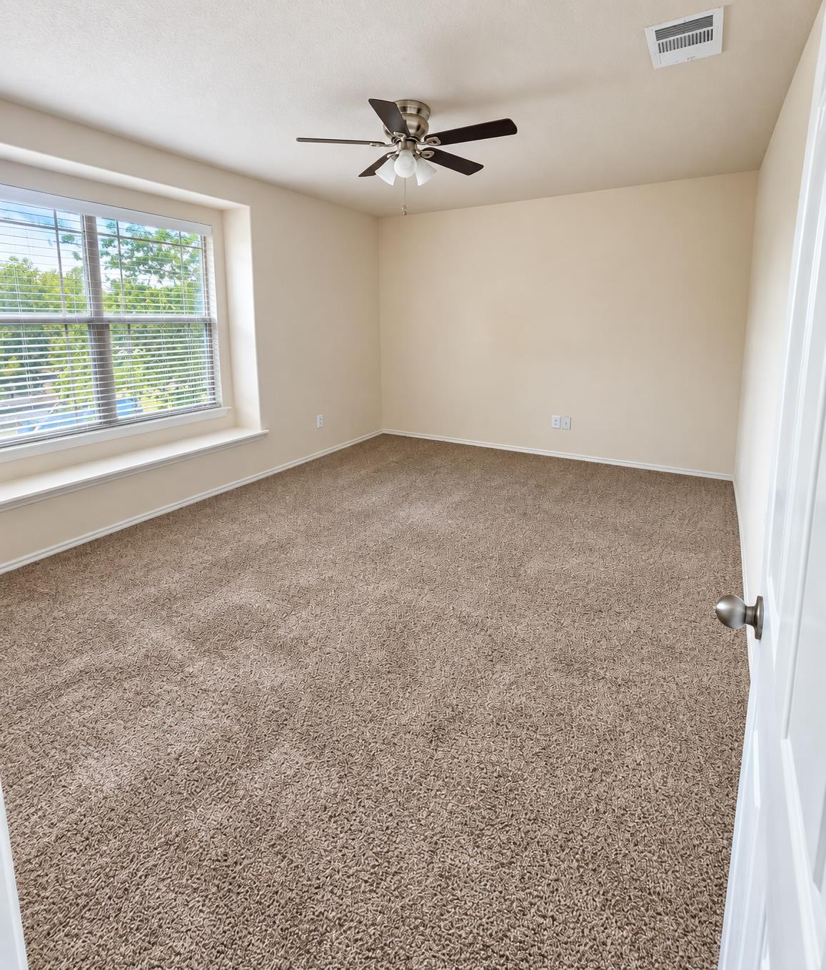 18629 Falcon Pointe Blvd Property Photo 7