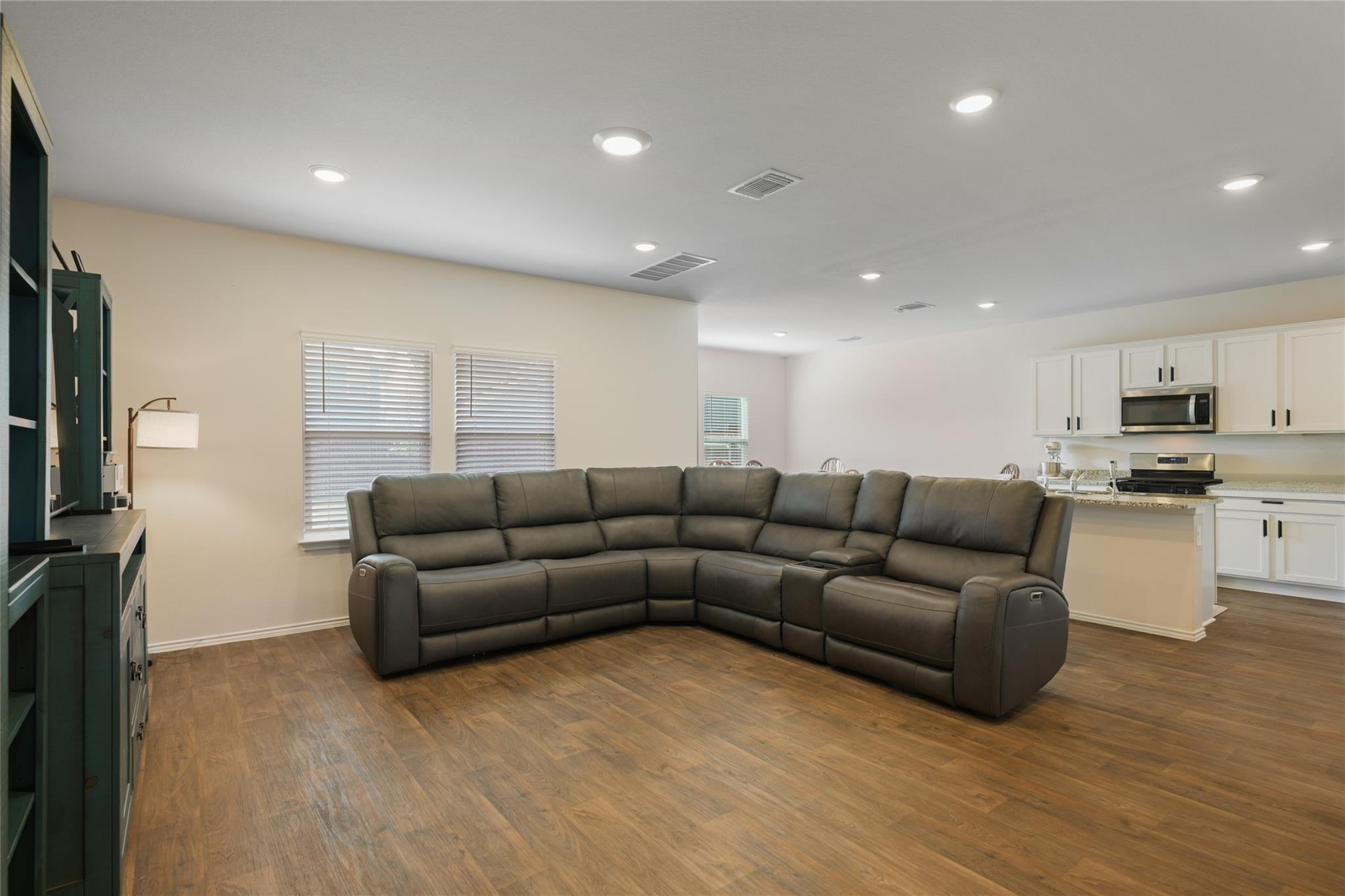 358 Frogmore Loop Property Photo 5