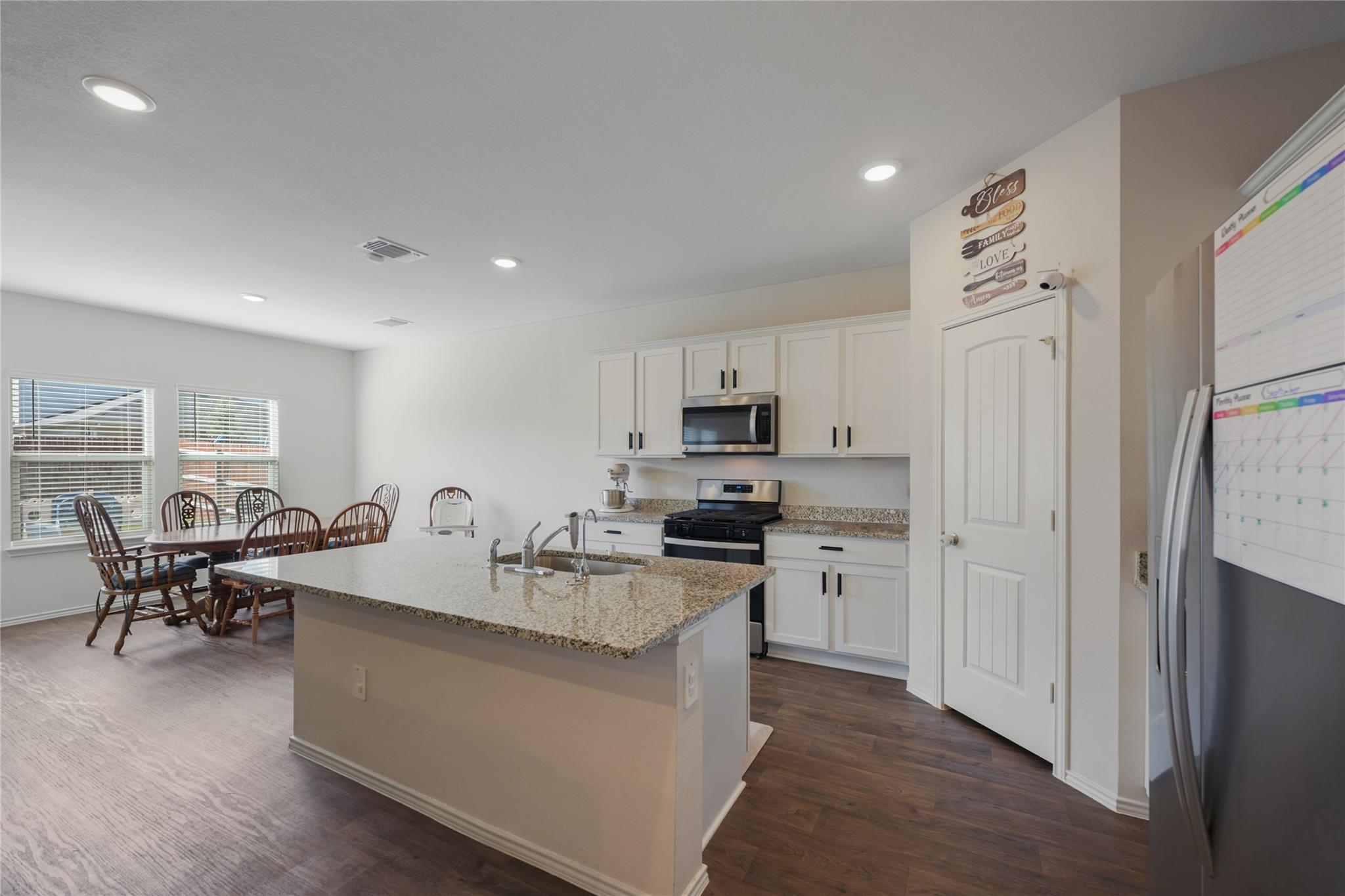 358 Frogmore Loop Property Photo 7