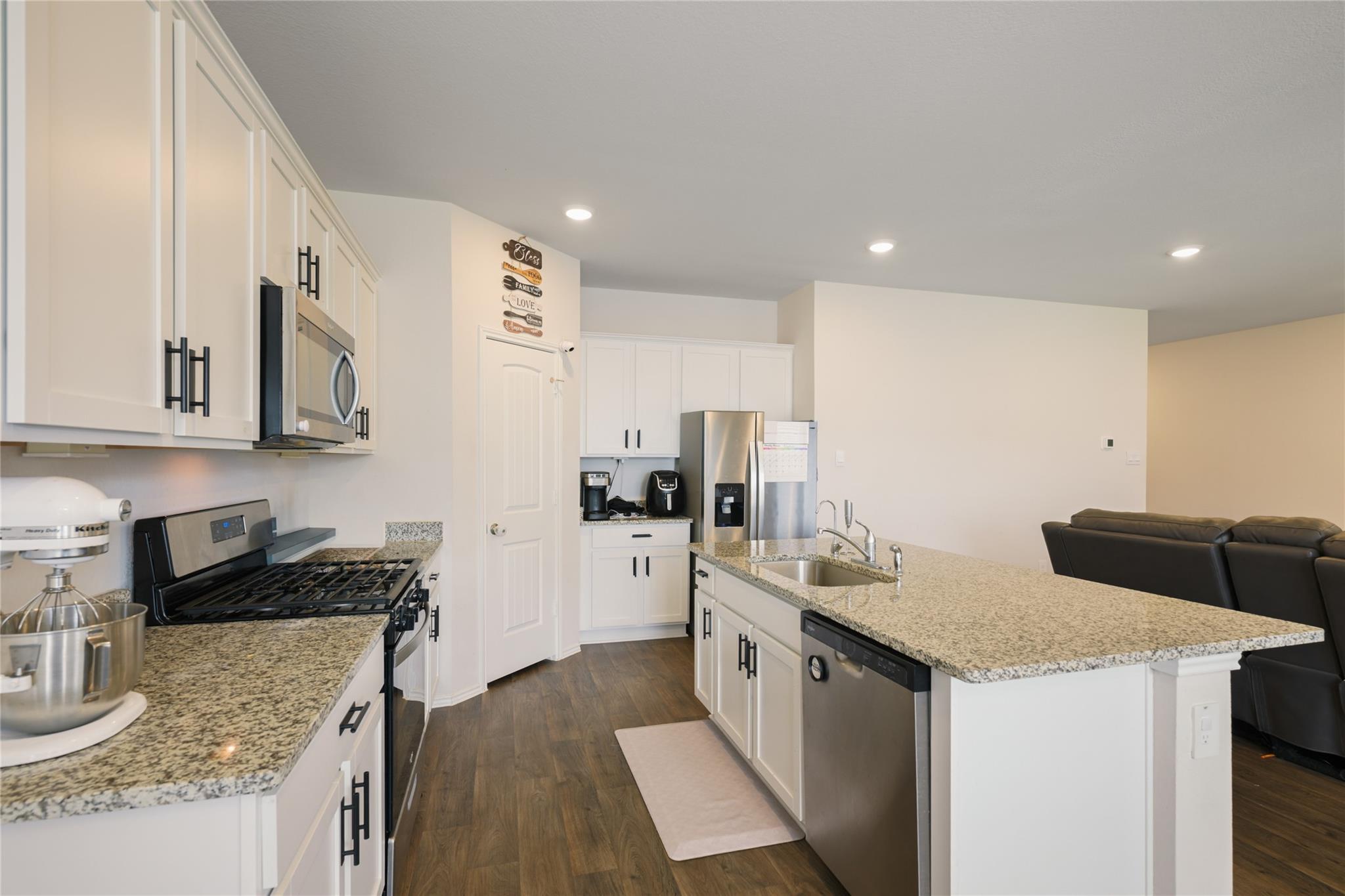 358 Frogmore Loop Property Photo 9