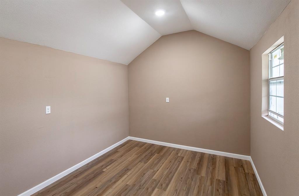 314 Park St Property Photo 24