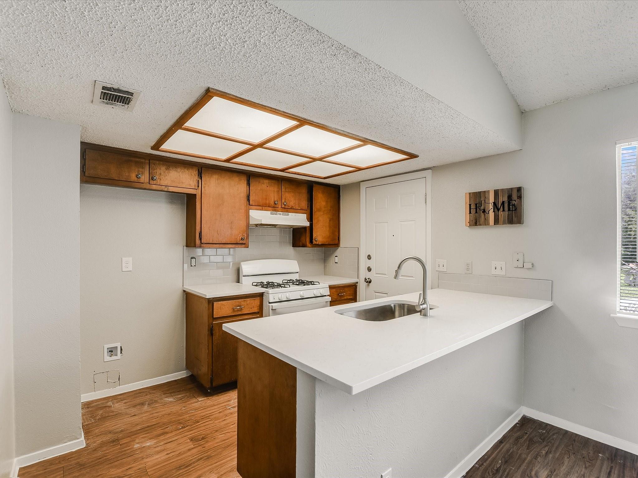 403 Janis None #a Property Photo 6