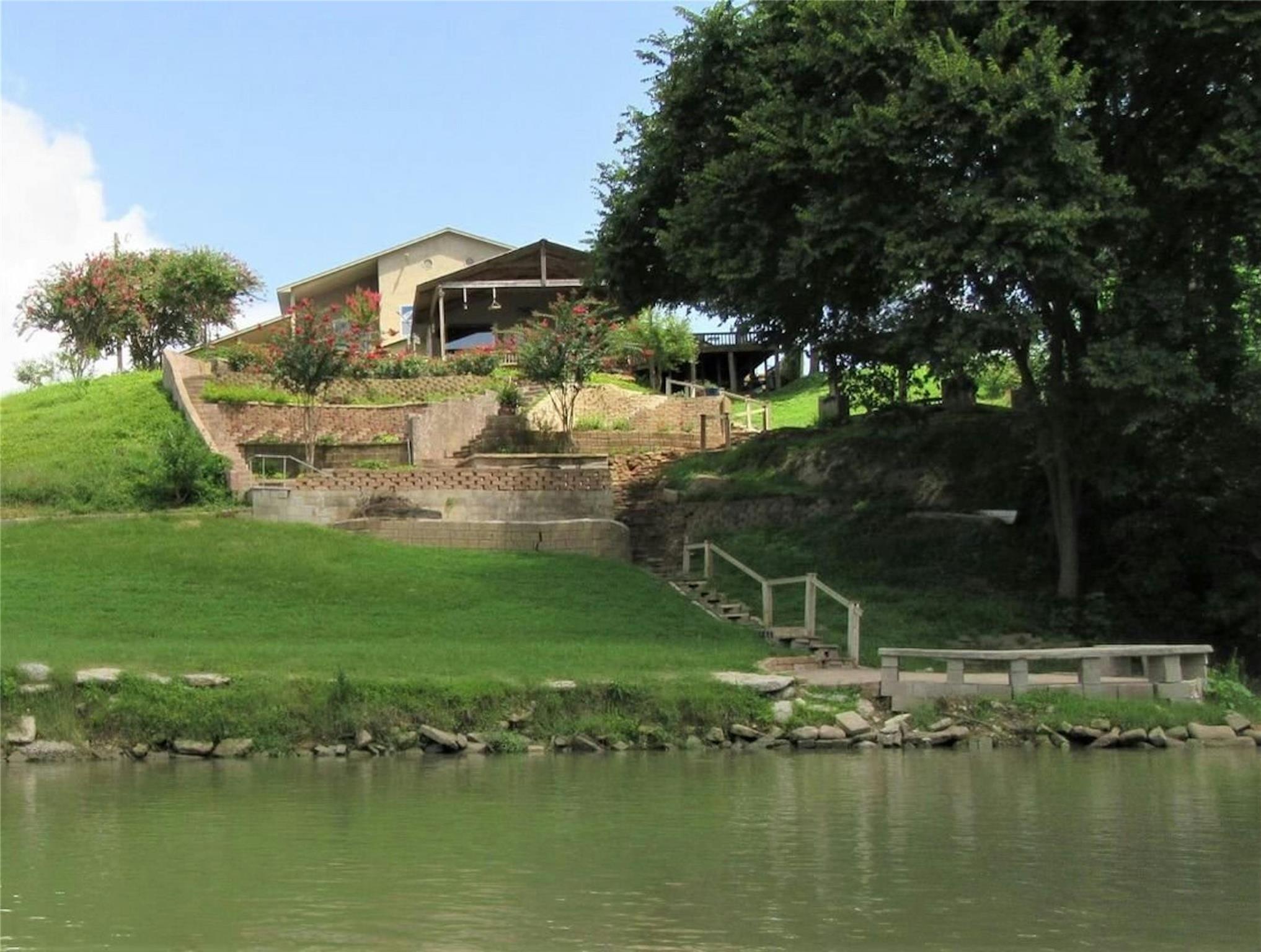 163 El Camino River Rd Property Photo 2