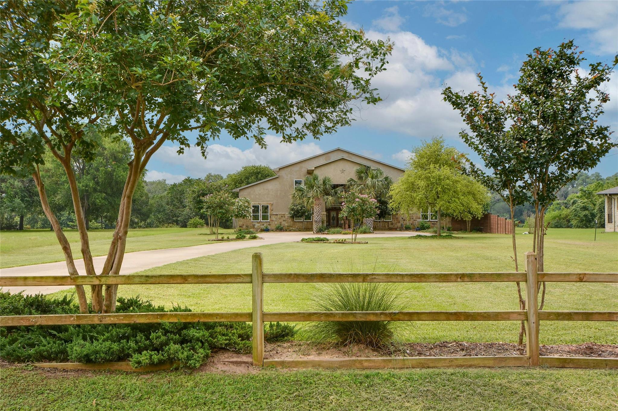 163 El Camino River Rd Property Photo 6