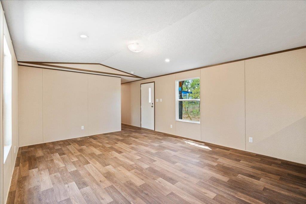 12104 Avis Rd Property Photo 4